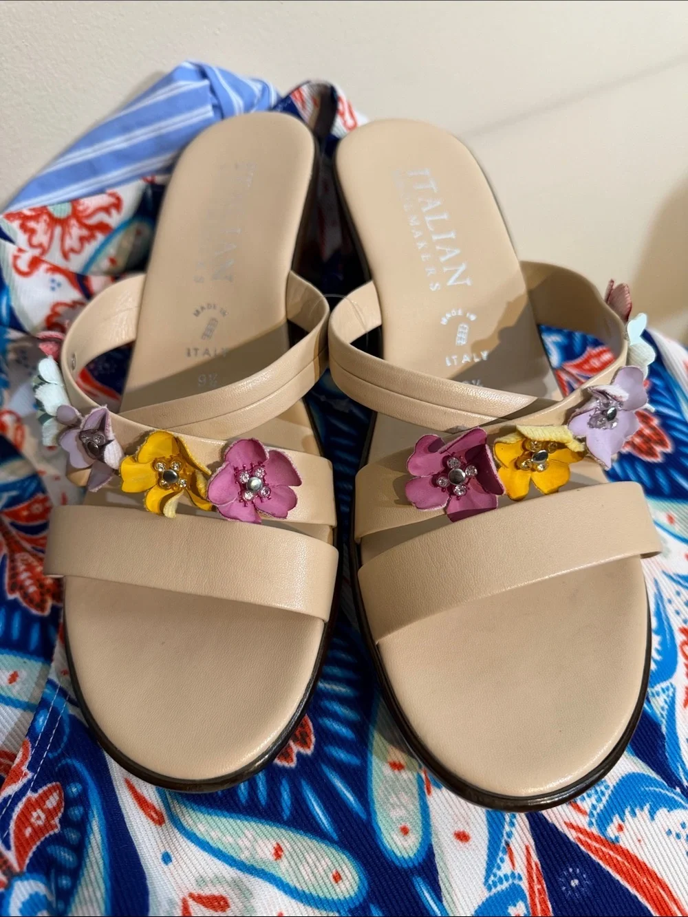 Italian Shoemakers Women's Beige Leather Slide Sandals with Floral Accent
